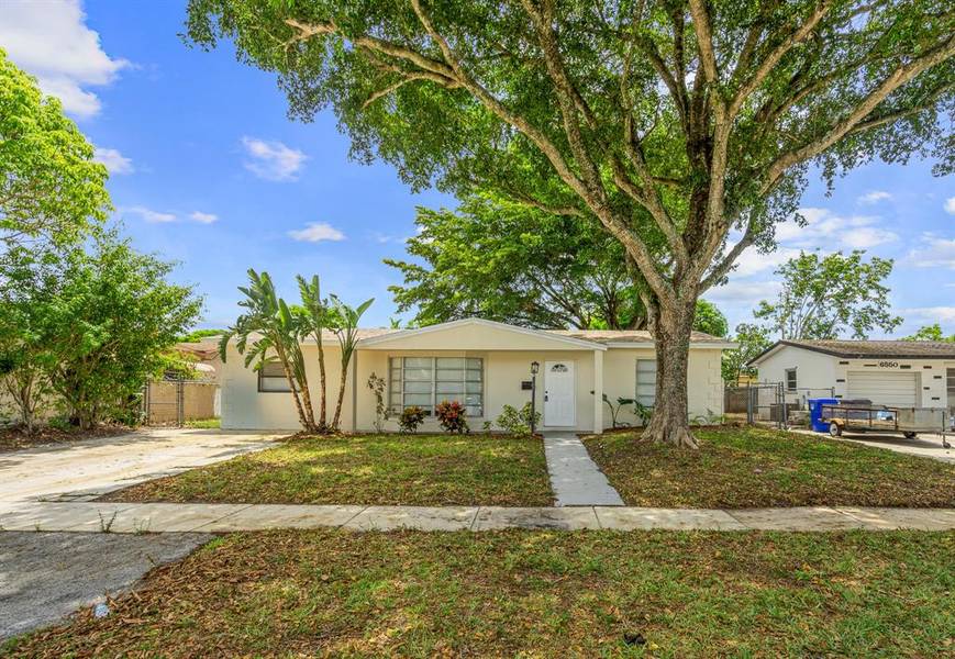 6540 SW 8th St, North Lauderdale, FL 33068