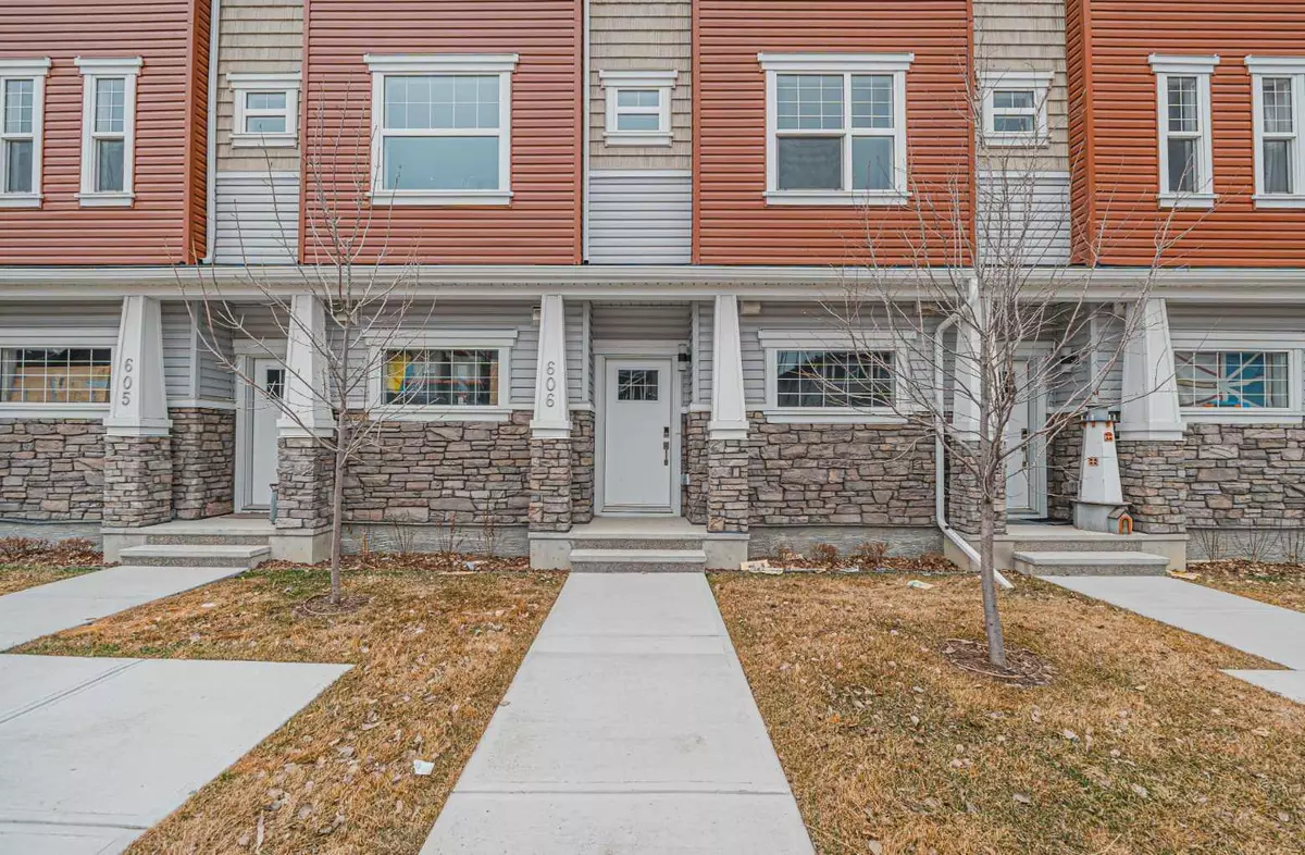 Airdrie, AB T4B 4V6,115 Sagewood DR SW #604