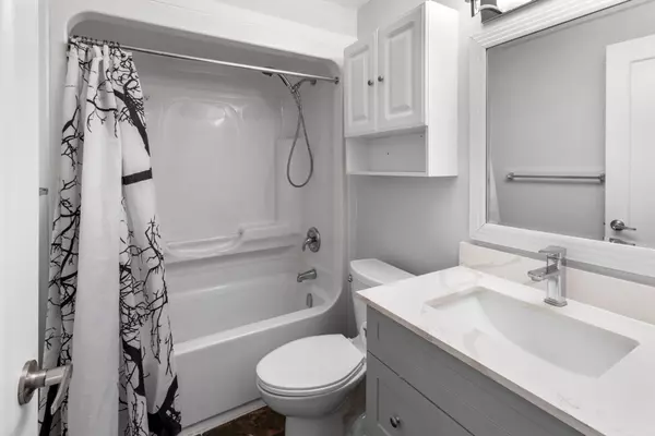 Guelph, ON N1G 5A4,45 Hayward CRES #B