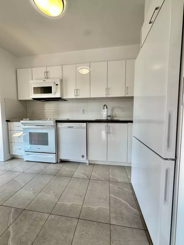 Toronto C04, ON M5N 1J4,10 Shallmar BLVD #501