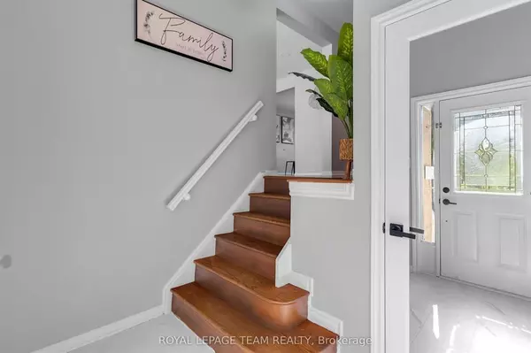 Ottawa, ON K2H 9E3,2 Brookhaven CT