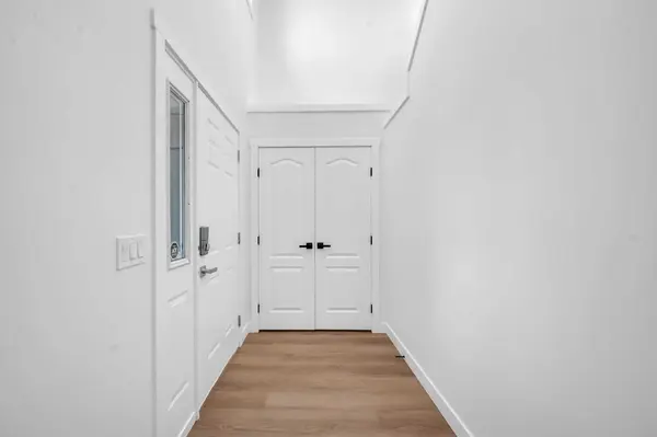 Chestermere, AB T1X1M8,126 Oakmere PT