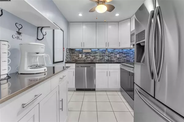Deerfield Beach, FL 33442,290 Farnham M #290