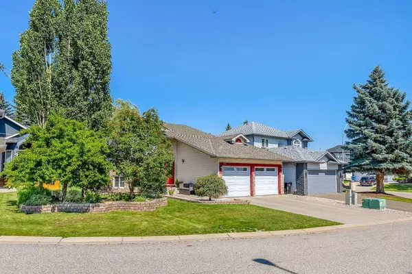 812 Diamond CT SE, Calgary, AB T2J7E2