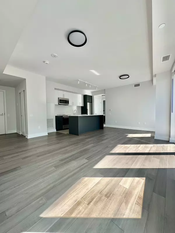 Toronto C04, ON M6B 2Y9,2525 Bathurst ST #903