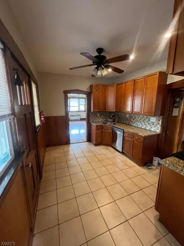 Clifton City, NJ 07011,195 Merselis Ave #1
