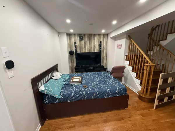 Brampton, ON L6R 2Y4,239 Sunny Meadow BLVD