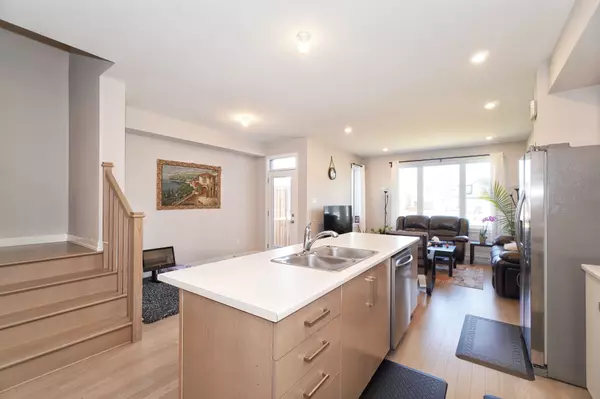 Blossom Park - Airport And Area, ON K4M 0Y2,1007 Acoustic WAY