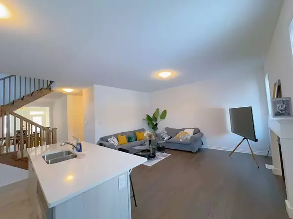Innisfil, ON L9S 0R7,704 Mika ST