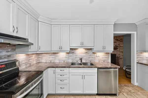 Barrie, ON L4M 6E2,22 Cartwright DR