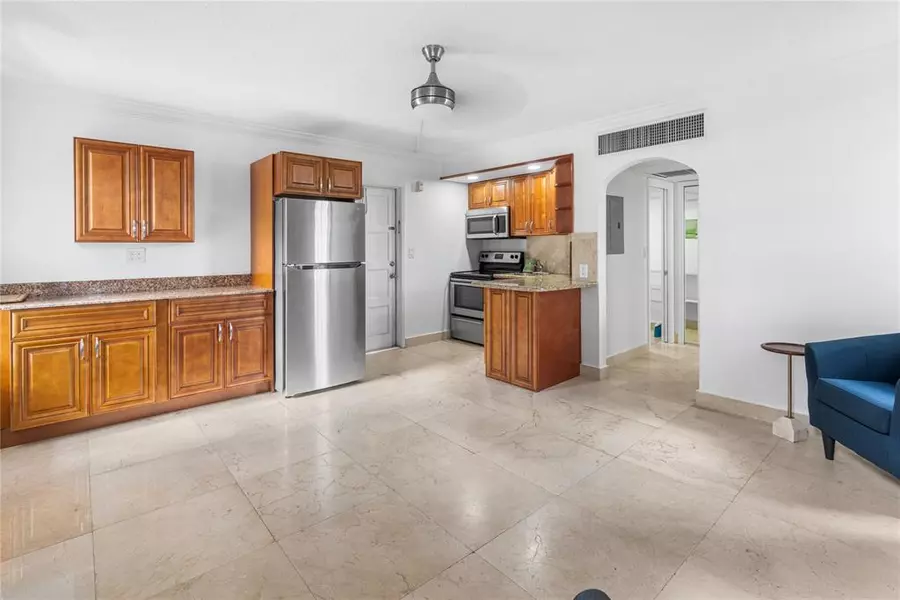 2601 S Course Dr #201, Pompano Beach, FL 33069