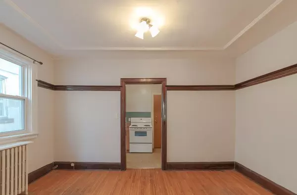 Toronto E02, ON M4E 1B9,1-3 Bonfield AVE