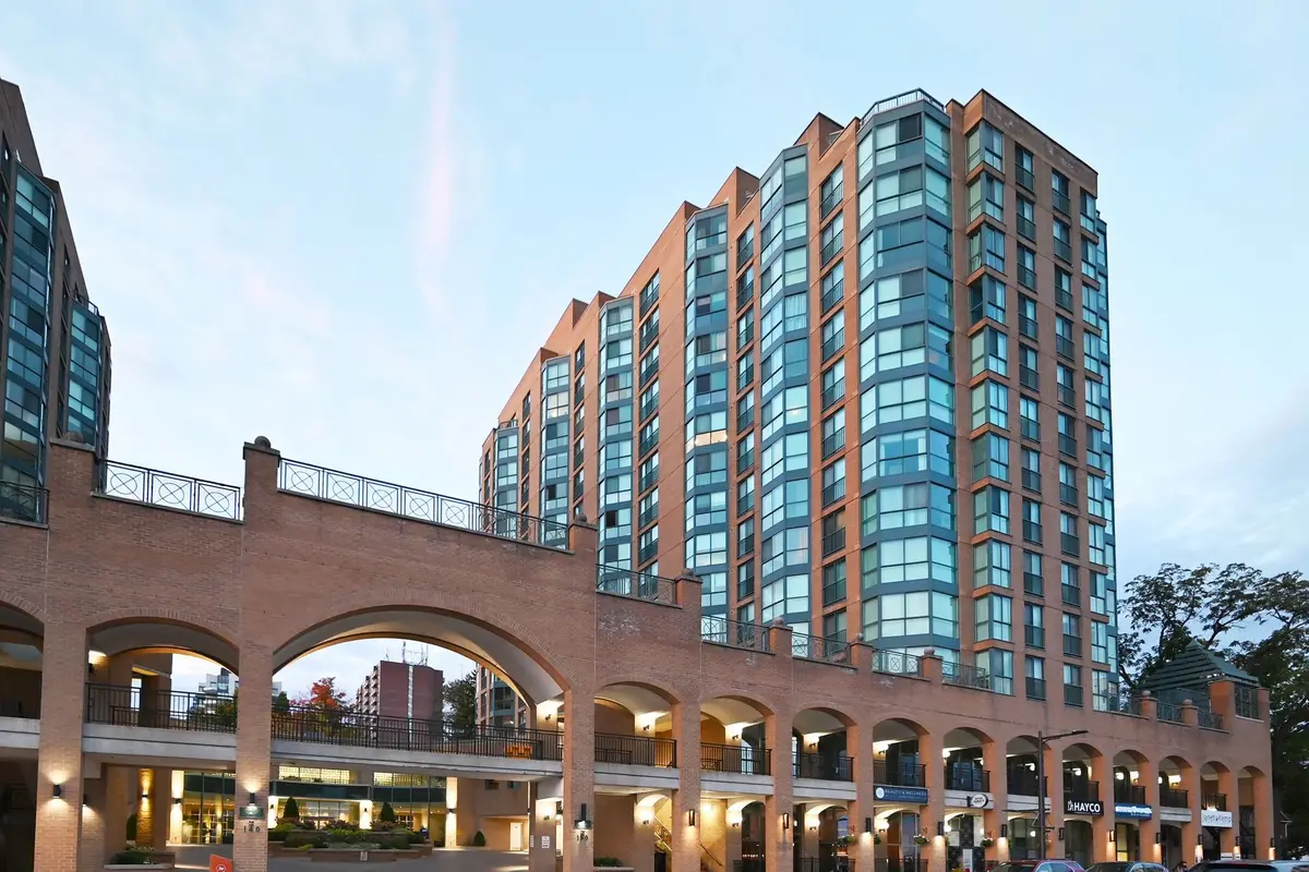 Barrie, ON L4M 6H1,150 Dunlop ST E #701