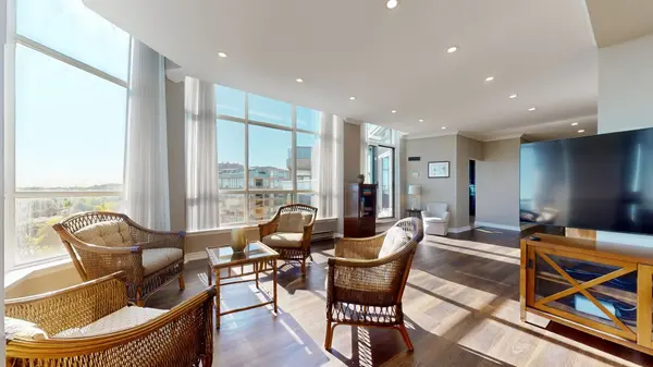 20 Guildwood Pkwy #PH 10, Toronto E08, ON M1E 5B6