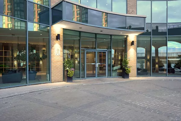 Barrie, ON L4M 6H1,150 Dunlop ST E #701