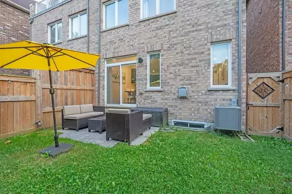 Mississauga, ON L5E 0A6,1217 Owls Head RD