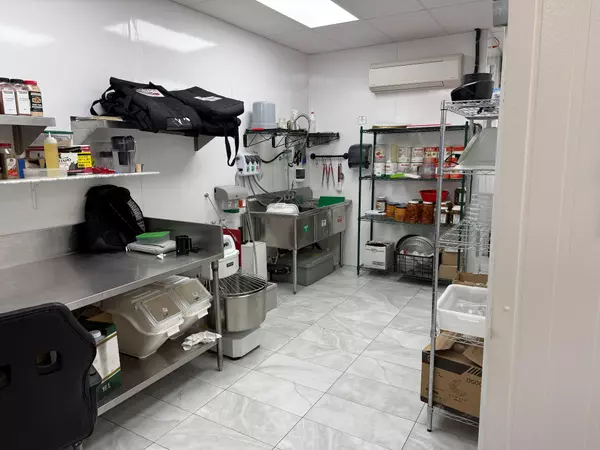 Hamilton, ON L8M 1C8,1016 King ST E