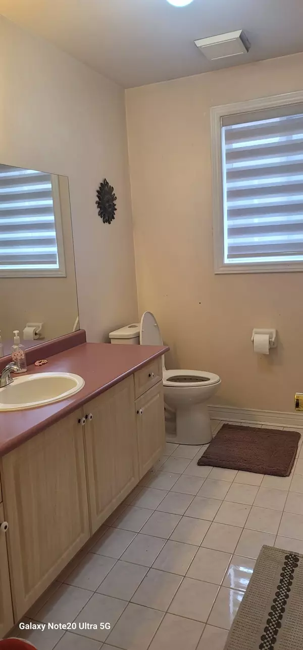 Brampton, ON L6R 1X7,22 Oatfield RD