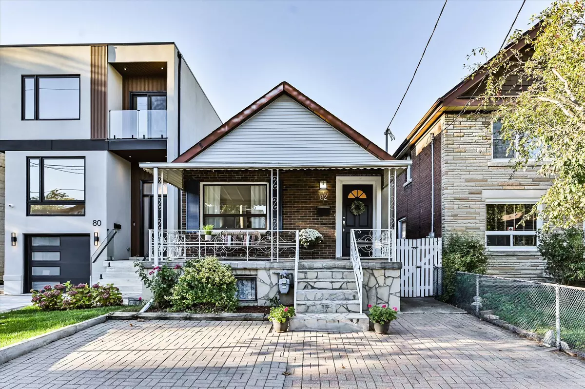 Toronto E03, ON M4C 2N6,82 Barker AVE