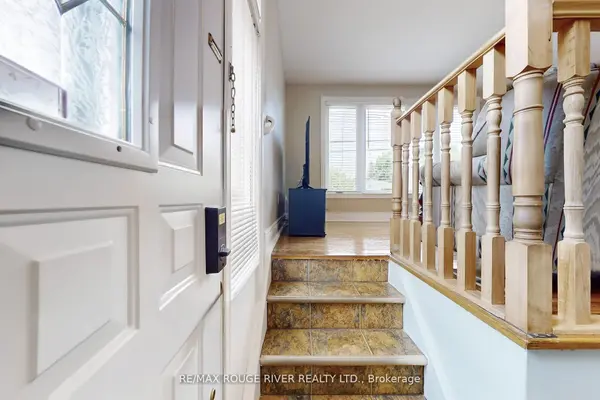 Toronto E04, ON M1P 1Z3,117 Shropshire DR