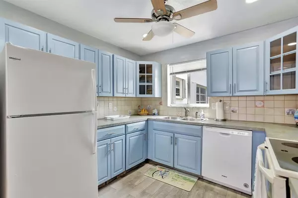 Pompano Beach, FL 33062,999 N Riverside Dr #3