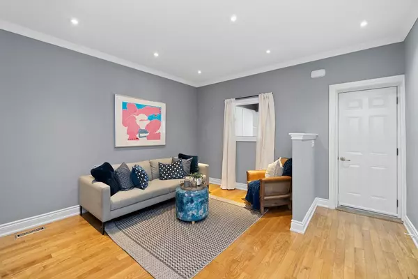 Toronto W02, ON M6S 3C3,646 Beresford AVE