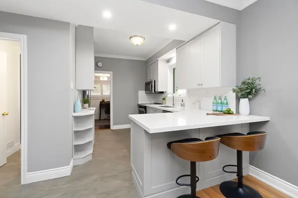 Toronto W02, ON M6S 3C3,646 Beresford AVE