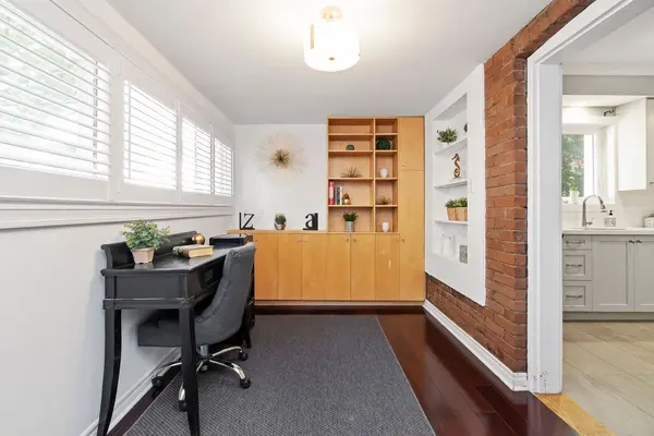 Toronto W02, ON M6S 3C3,646 Beresford AVE