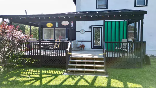 Northern Bruce Peninsula, ON N0H 1W0,8 Helen ST