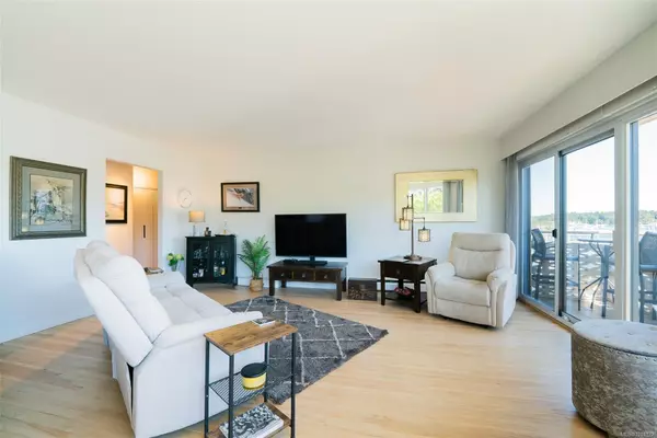 Nanaimo, BC V9S 4H9,375 Newcastle Ave #204