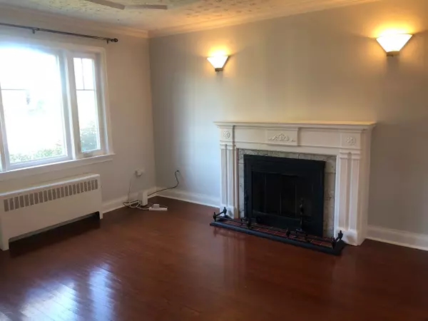 Toronto W06, ON M8W 1E2,1 Ash CRES #Main Fl