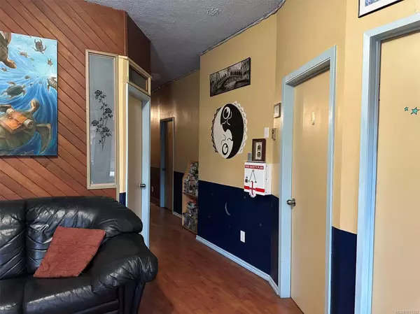 Victoria, BC V8W 2L4,1608 Quadra St