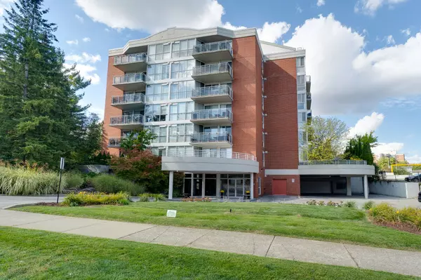 Oakville, ON L6H 2R5,1071 Queens AVE #202