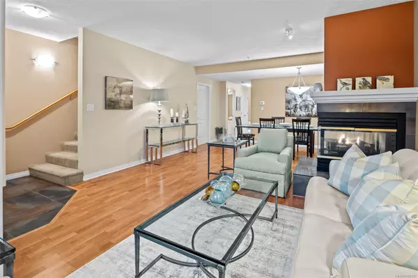 Victoria, BC V8T 5K3,370 Waterfront Cres #TH5