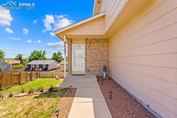 4658 Hennings DR, Colorado Springs, CO 80911