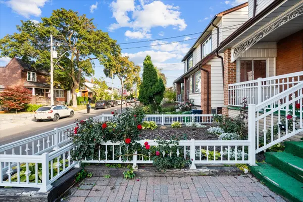 Toronto W03, ON M6E 4G9,93 Nairn AVE