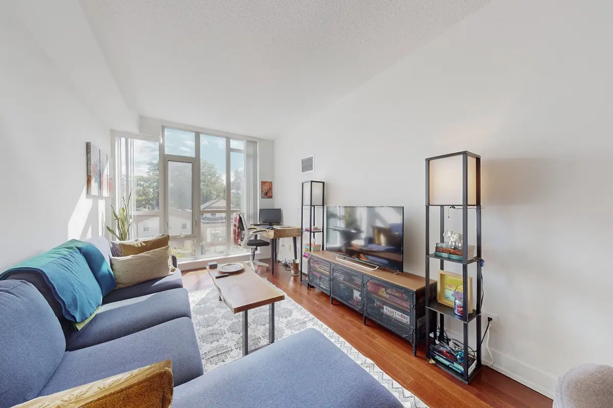 Toronto W02, ON M6P 0A6,1638 Bloor ST W #402