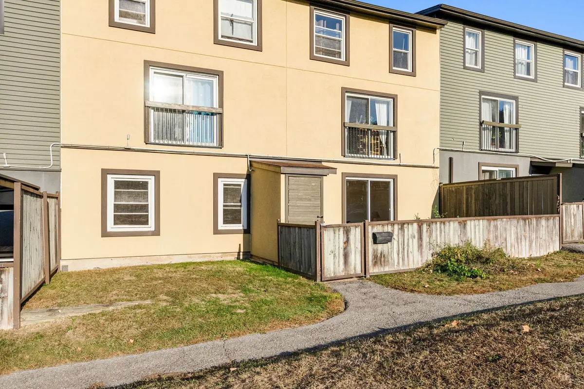 Parkway Park - Queensway Terrace S And Area, ON K2C 3P5,1250 McWatters RD #49