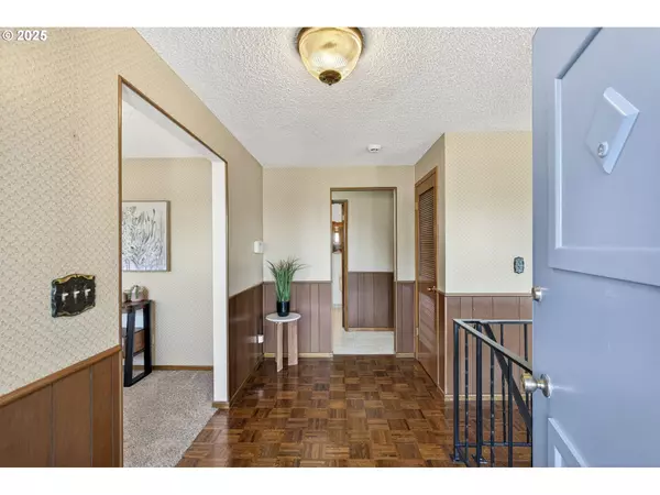 Gladstone, OR 97027,17485 MONTICELLO DR