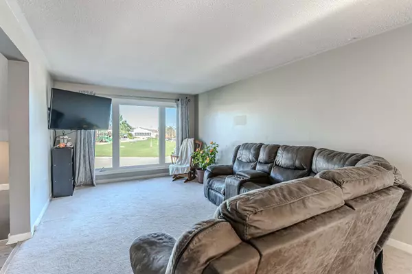 Barrie, ON L4M 5L9,51 Robin CT