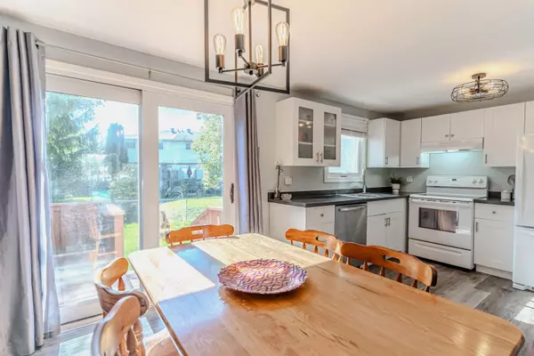 Barrie, ON L4M 5L9,51 Robin CT