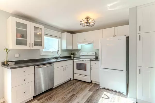 Barrie, ON L4M 5L9,51 Robin CT