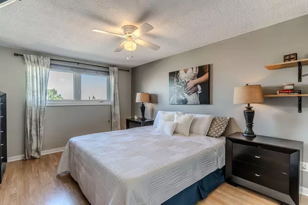 Barrie, ON L4M 5L9,51 Robin CT