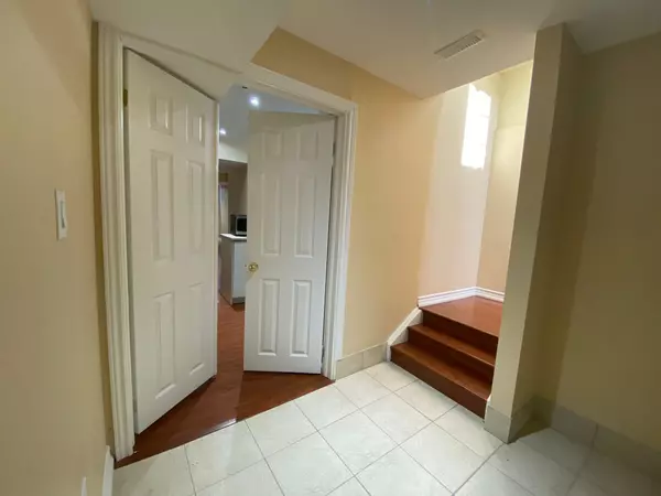 Brampton, ON L7A 0M3,28 Amaryllis DR