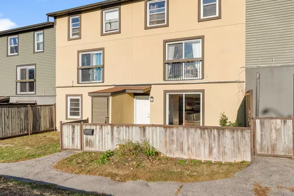 Parkway Park - Queensway Terrace S And Area, ON K2C 3P5,1250 McWatters RD #49