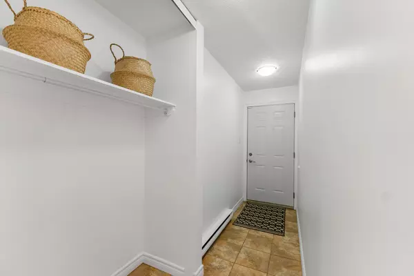 Parkway Park - Queensway Terrace S And Area, ON K2C 3P5,1250 McWatters RD #49