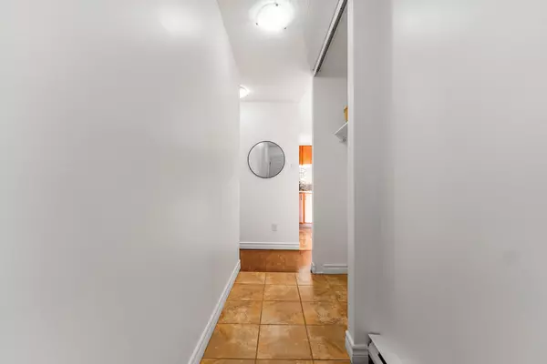 Parkway Park - Queensway Terrace S And Area, ON K2C 3P5,1250 McWatters RD #49