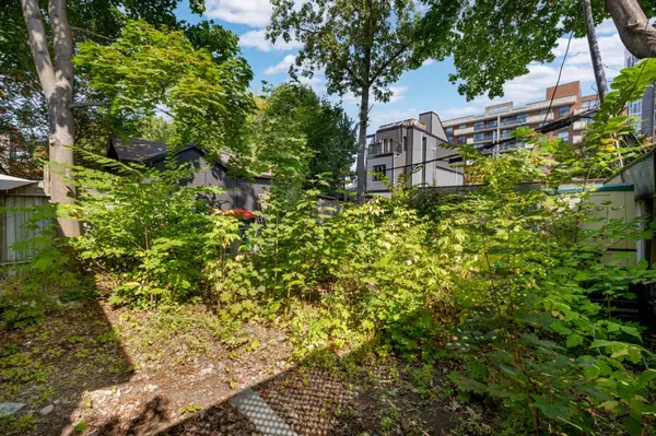 Tunneys Pasture And Ottawa West, ON K1Y 0W3,153 Huron AVE N