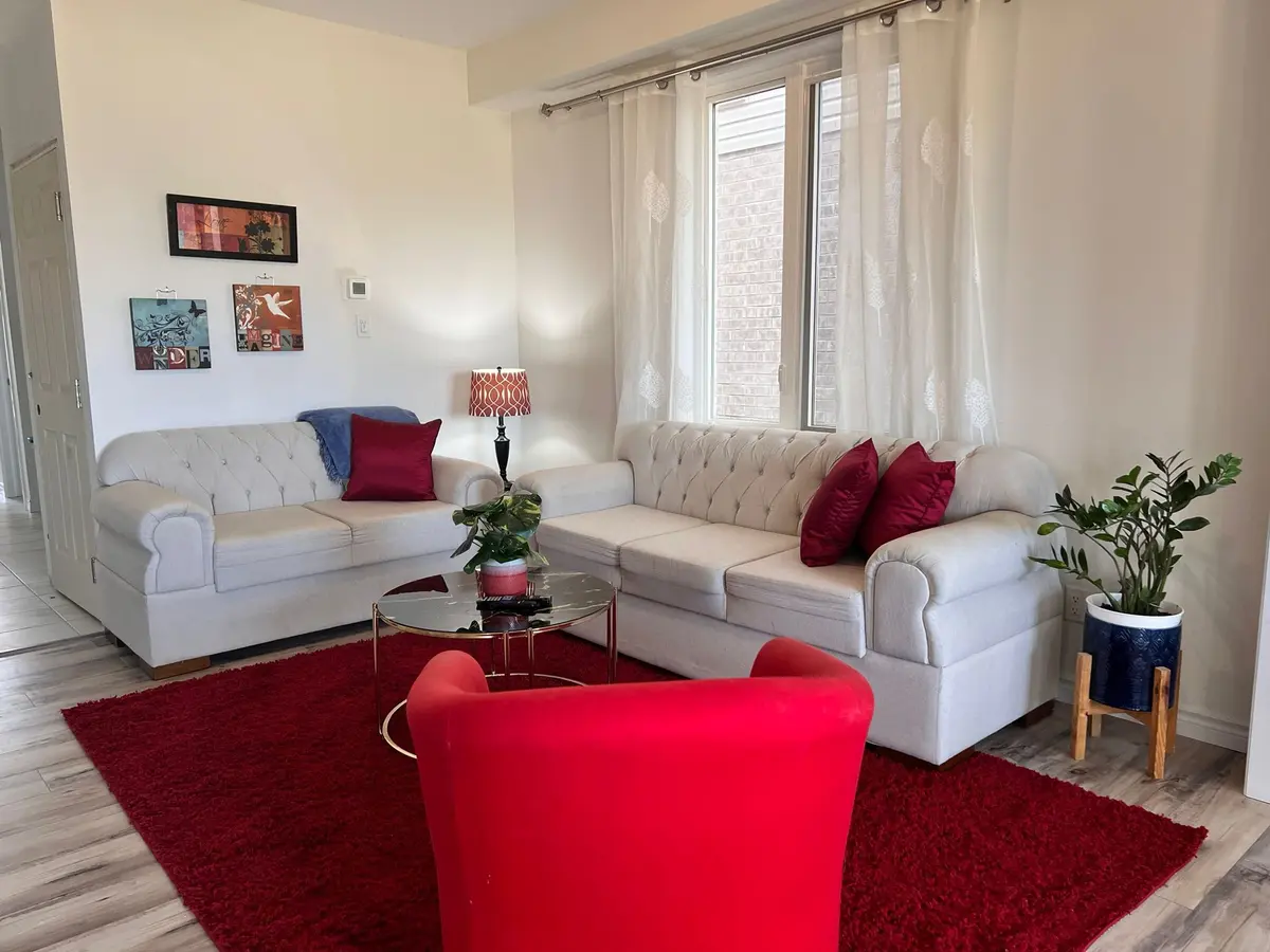 North Dumfries, ON N0B 1E0,14 Gourlay Farm LN N #UPPER UNIT