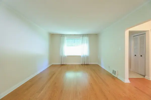 Toronto E06, ON M1N 1M8,22 Latham AVE